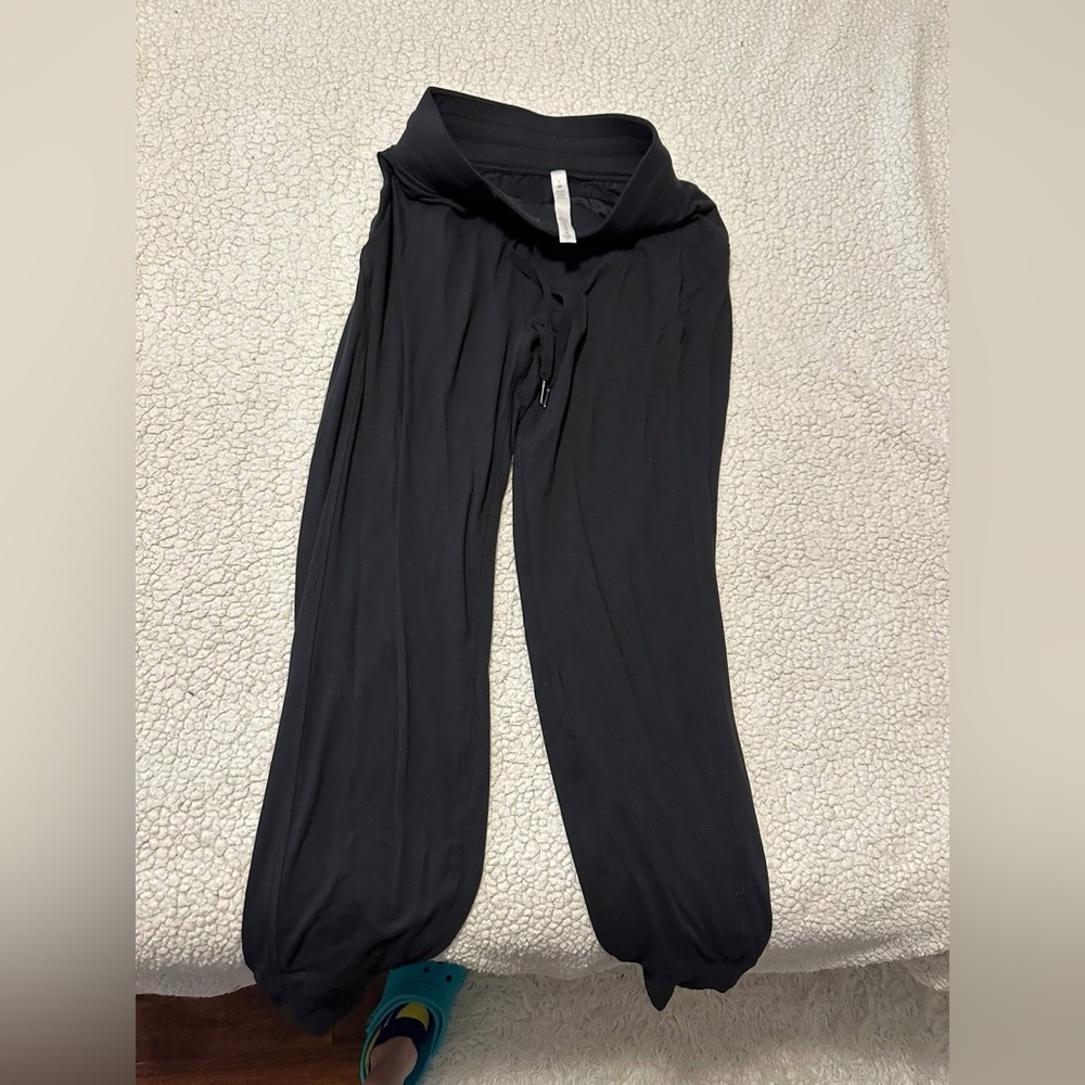 Lululemon Joggers Women’s Size 4 Black